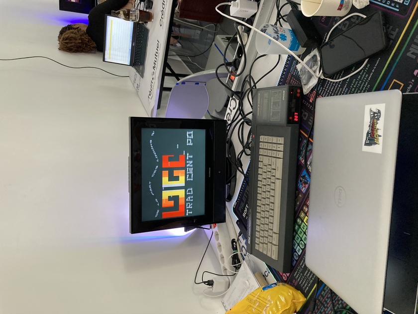 A100% Logon Demo.